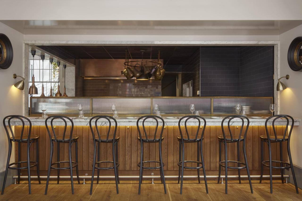 Hotel Pulitzer Amsterdam Esterno foto The bar at The Ivy Temple Row