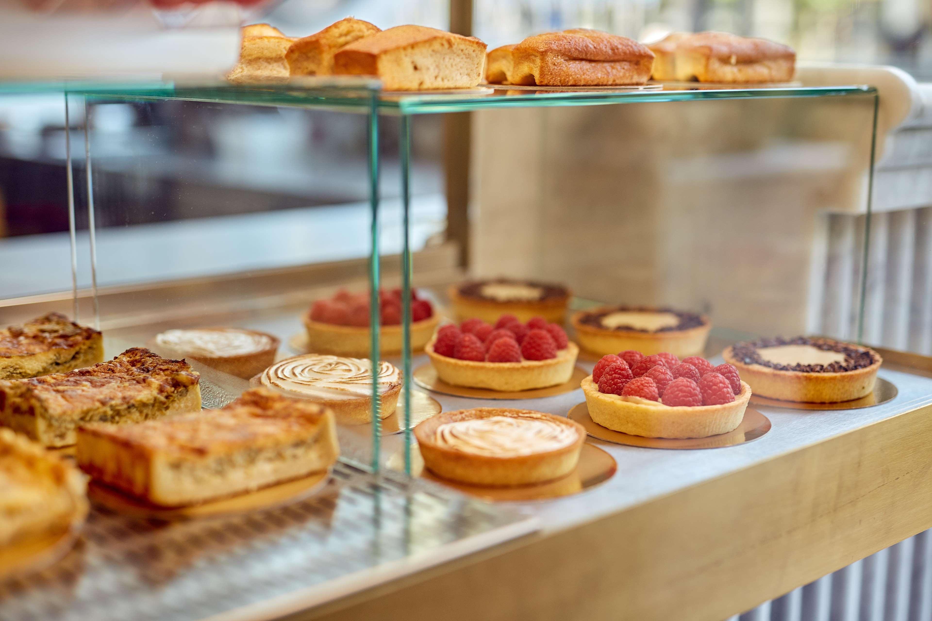 Hotel Pulitzer Amsterdam Esterno foto A display of pastries