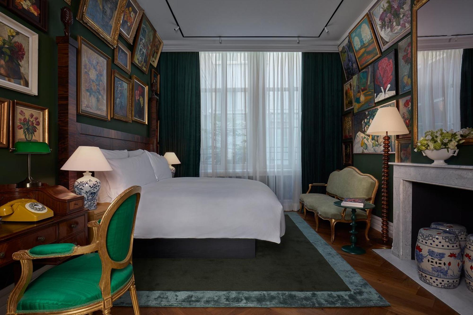 Hotel Pulitzer Amsterdam Esterno foto A bedroom at the Mandarin Oriental